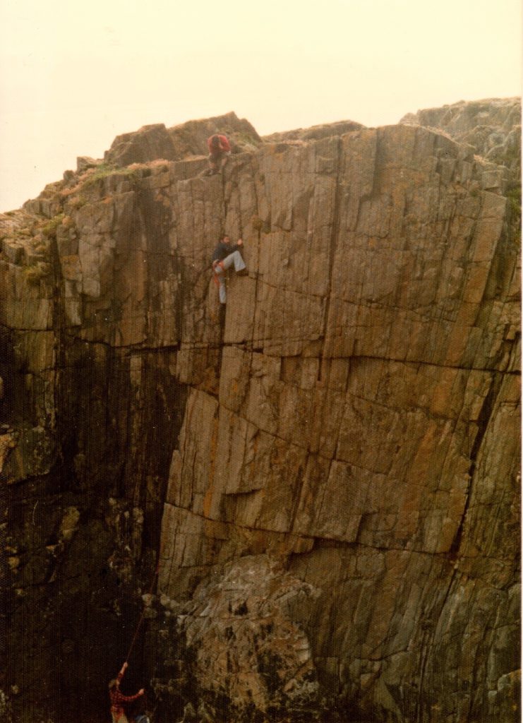 Leonard’s Lament. David Walsh leading Des Keena watched by Tommy Irving, 1978